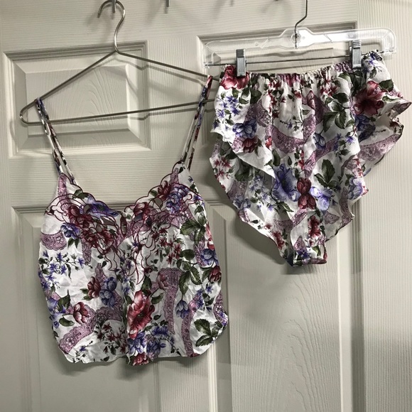 Victoria's Secret Other - Victoria’s Secret Gold Label Camisole & Tap Pants
